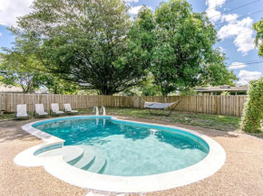 Modern Spacious 5-Bedroom Home with Pool
